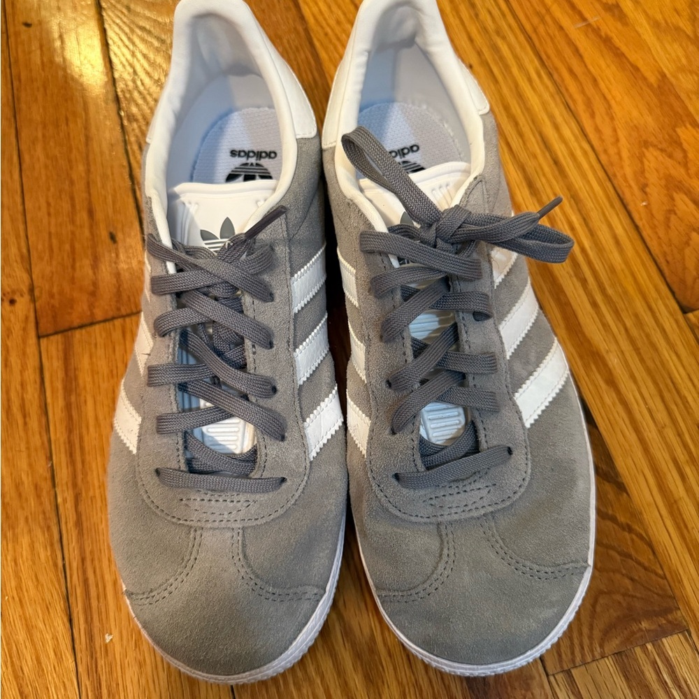 Adidas Women Gray gazelles